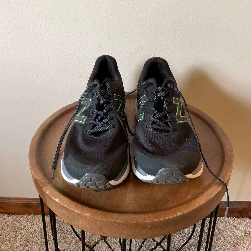 New Balance Men’s Fresh Foam 680 Black/Green Running Shoes